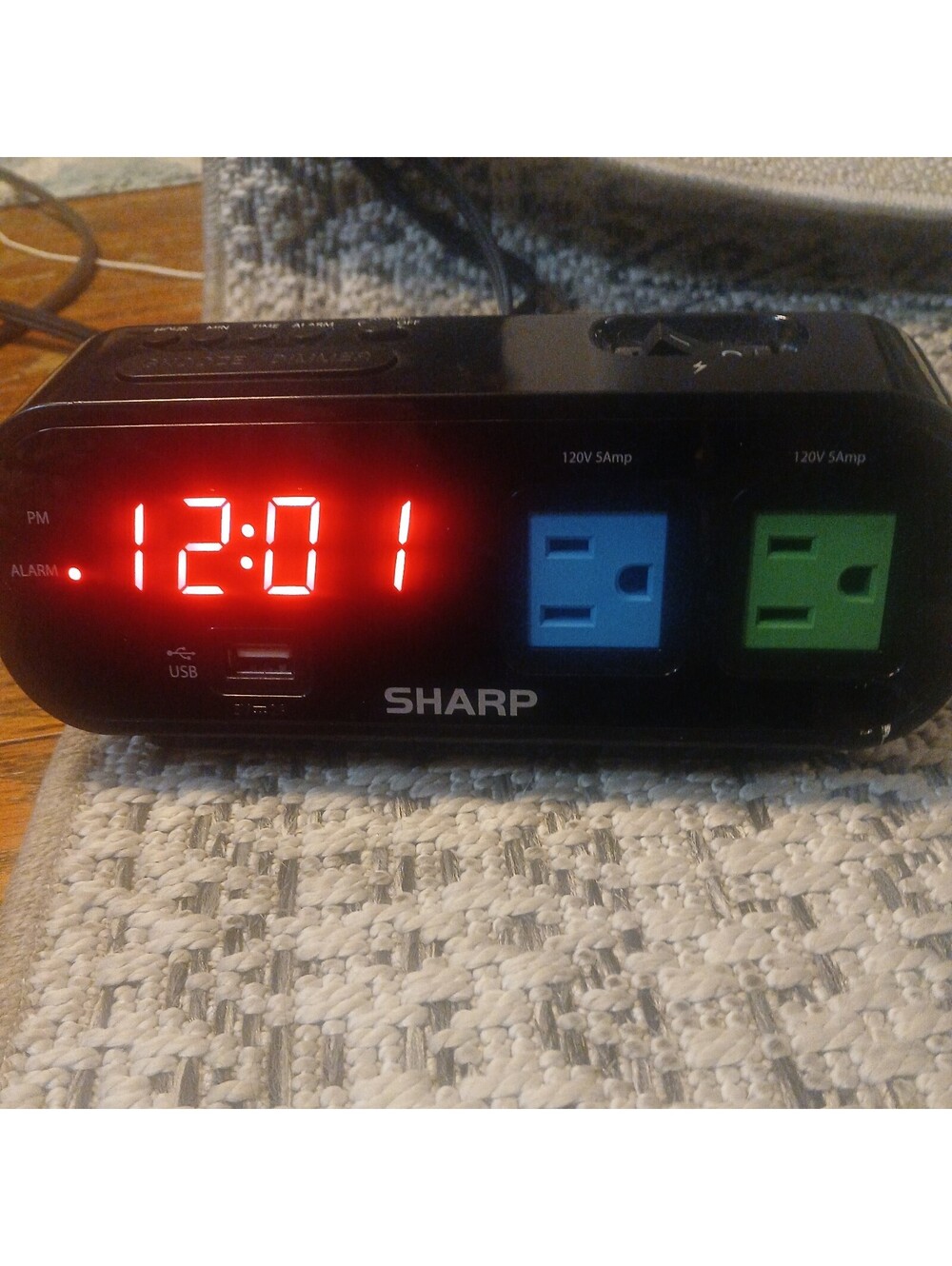 Sharp Alarm Clock (Dimmable) 2Power Outlets Switched USB Charging Port 2A SPC137